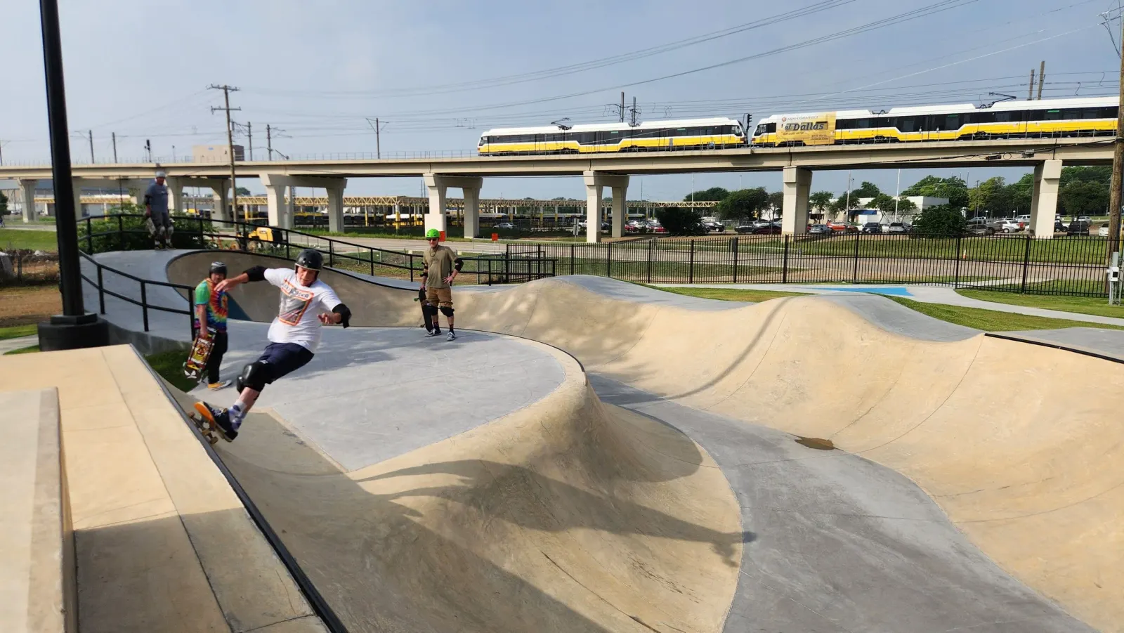 The flow bowl was flowing, with the DART train passing by simultaneously